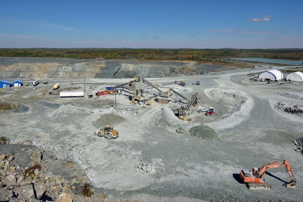 McEwen Mining Closes a US10.4 Million Private Placement